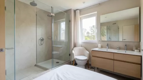 pokój z pełnym węzłem sanitarnym co to znaczy